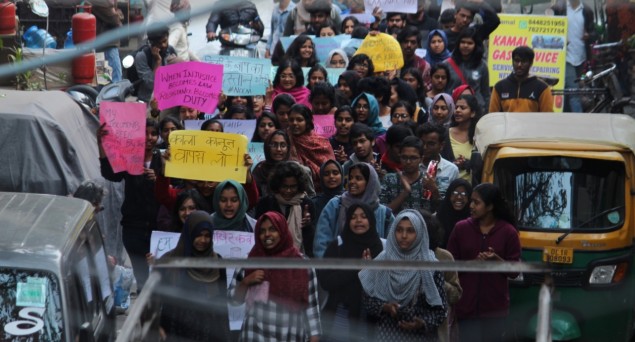 Girl Students of Delhi University Take Out A March Against CAA