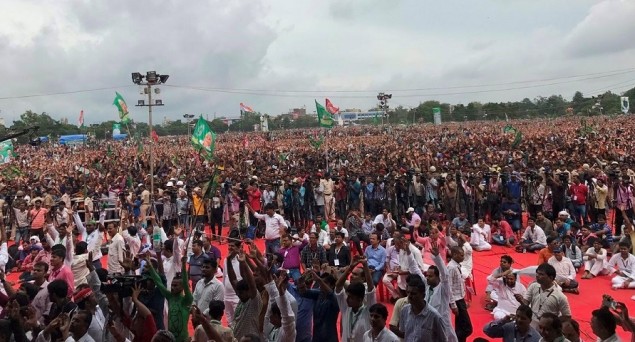 Lakhs Gather in Patna at Lalu's Call Against Nitish-BJP Alliance