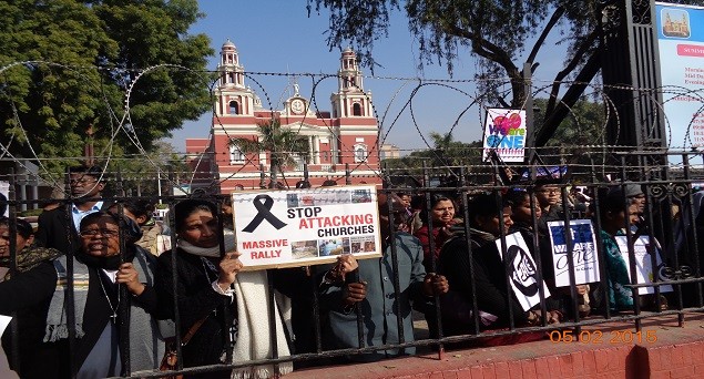 Police crackdown on Christian protest against Delhi Church attacks